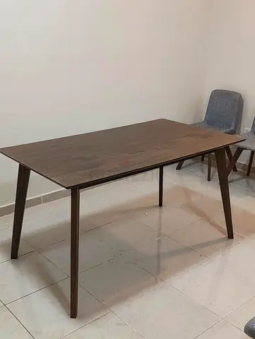 Solid Wood Dining Table - Simple Modern Design with 5 chairs