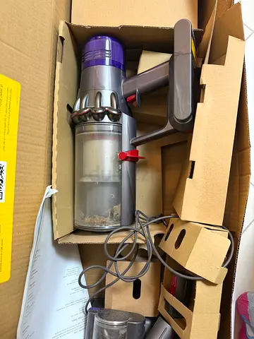 Dyson vacuum v11 absolute used
