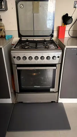 Used freestanding gas cooker with oven - stainless steel