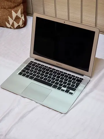Macbook Air 2017 i7 8GB RAM (Please read description)