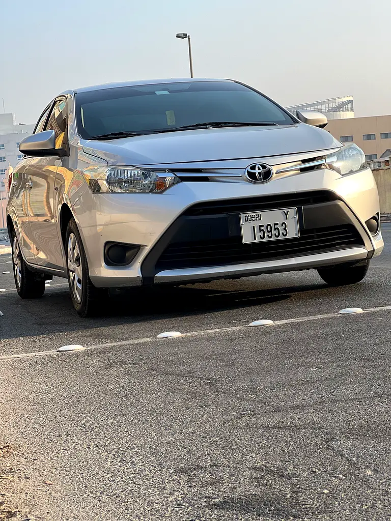 Toyota Yaris 2017 — photo 1 of 7