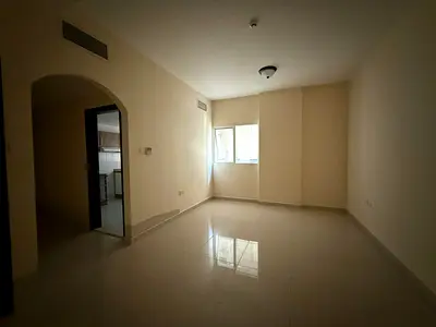 اجمل اطلالة مفتوحة لغرف وصالة ماستر مع باركن مجانا علي مخرج دبي في اجمل ابراج الشارقة شامل كل الخادمات مع مطبخ كبير بتشطيب حديث مع موزع بين الغرف مساح
