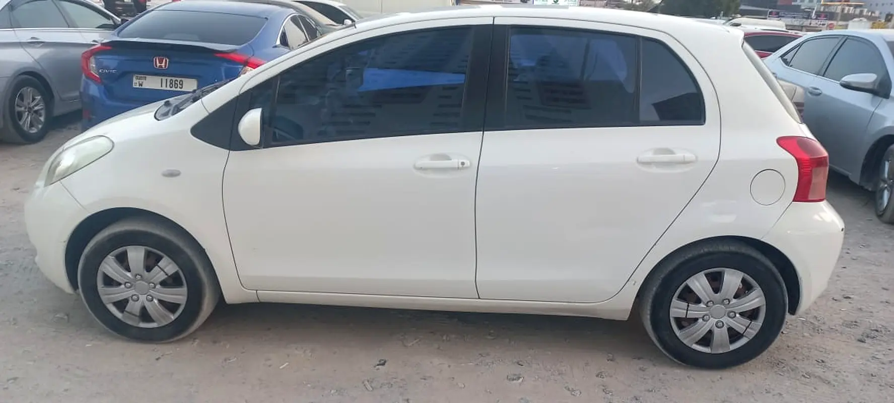 Toyota Yaris 2008 — photo 1 of 9