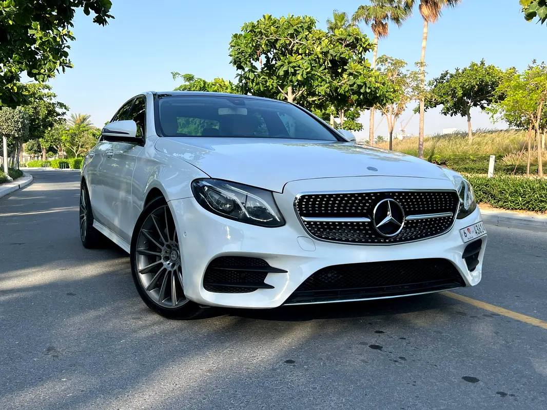 Mercedes-Benz E-Class 2017 — photo 1 of 12
