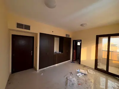 متااح الان بسعر ممتاز جدا ومناسب للجميع مع صيانه فري ع المالك موقع متميز نع خزانات ف الحائط
