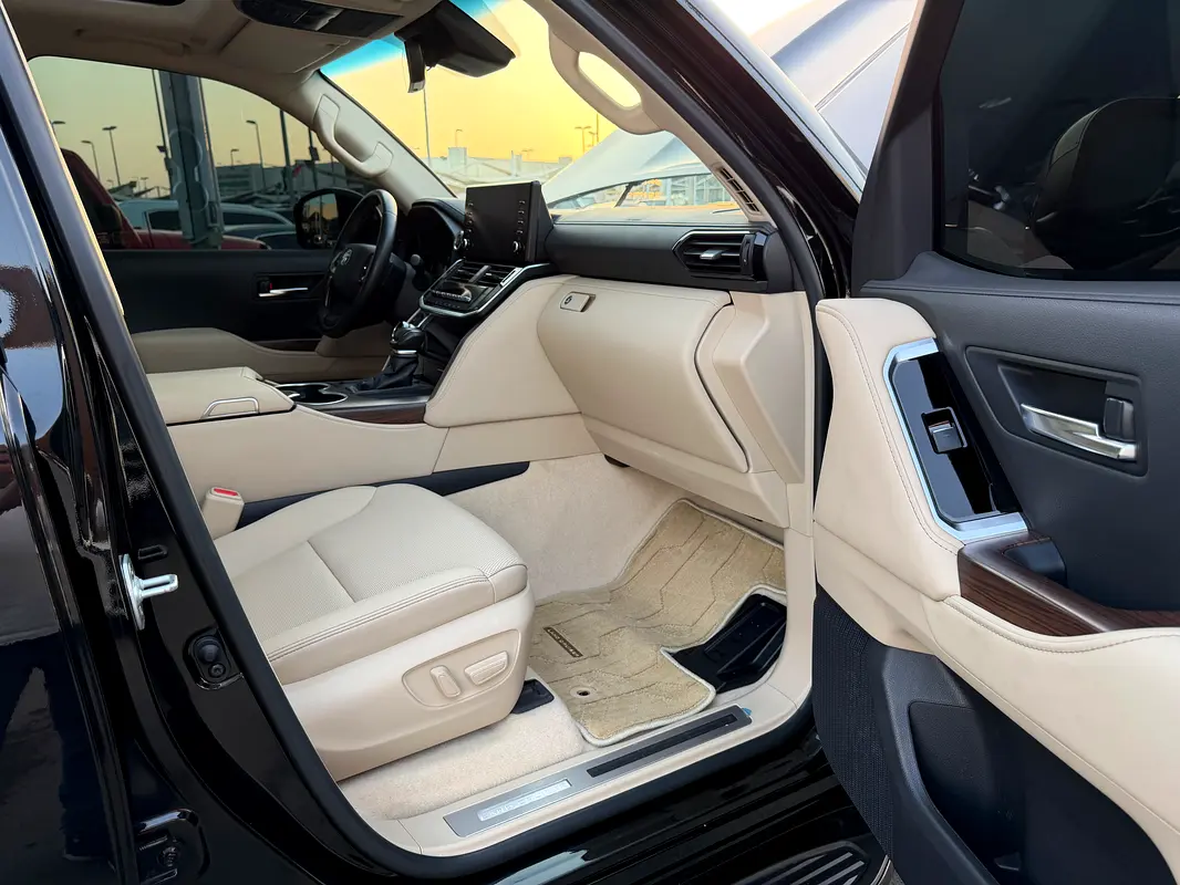 /ar/city-sharjah/cate-car-used-car/toyota-land-cruiser-2024-46l-gxr-petrol-auto-awd-47208366542488576/-12