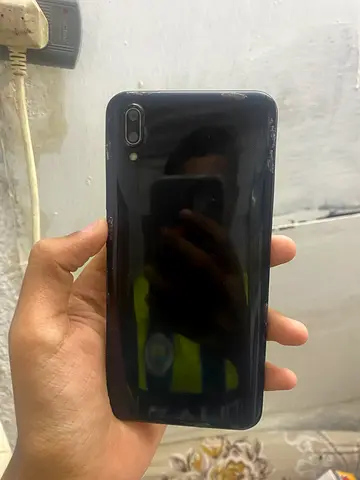 Fix price .Used black Samsung dual-camera smartphone — good working condition