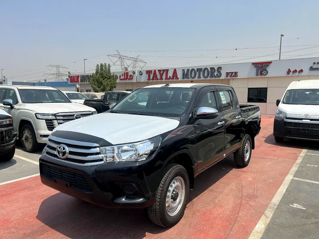 Toyota Hilux 2026 — photo 1 of 13