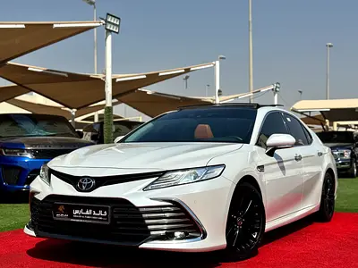 تويوتا كامري 2023 Grande بحالة الزيرووو عالضمان وسعر عرض ممتاز.