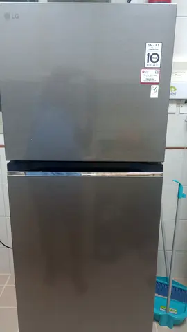 LG Stainless Steel Top-Freezer Refrigerator – Good Condition