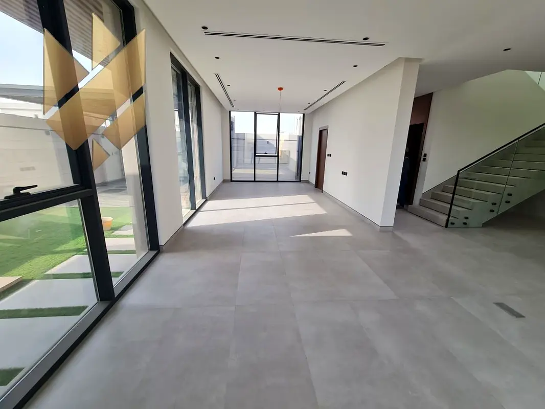 فرصة مميزة للإيجار فيلا في الحوشي أول ساكن بتصميم مودرن وتشطيب ألترا سوبر لوكس