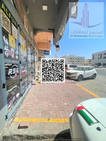 Shop for rent surrounded by a car wash, suitable for car accessories or wrapping.