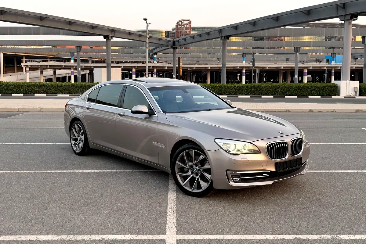 BMW 7-Series 2015 — photo 1 of 20