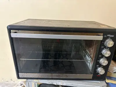 Used Electric Oven / Toaster Oven - 60L (well used)