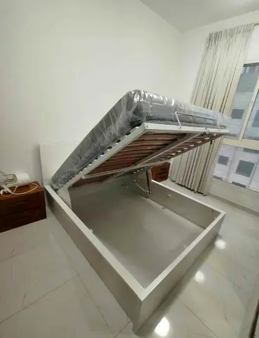 IKEA hydraulic queen‑size bed (160 × 200 cm) with  IKEA mattress ✨