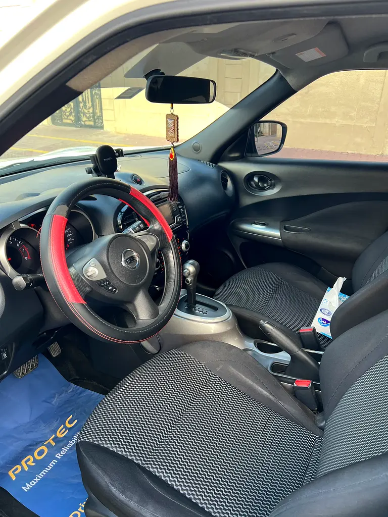 Nissan Juke 2015 — photo 1 of 6
