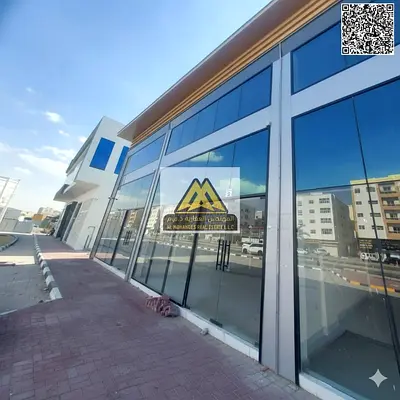 مساحات كبيرة جدا | مع ميزانين داخلي | كهرباء ومياه جاهزة | دفاع مدني معتمد | جاهزة للتسليم الفوري | التأمين: شيك بدون تاريخ | محلات تجارية كبيرة