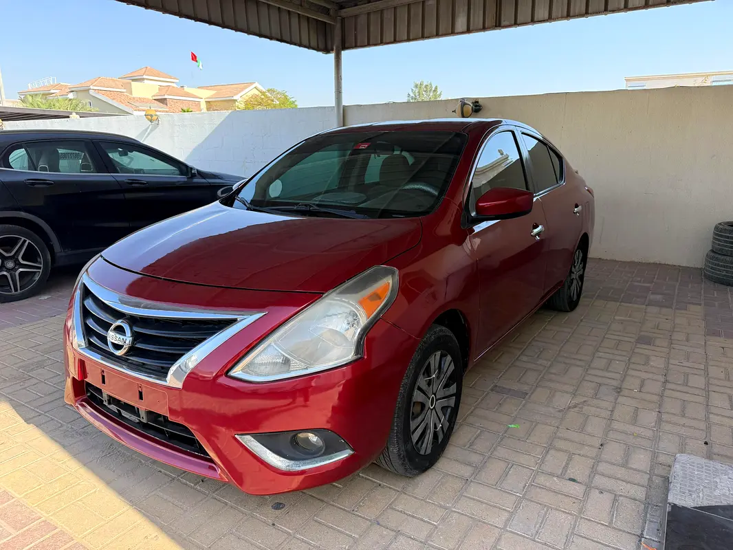 Nissan Versa 2015 — photo 1 of 16
