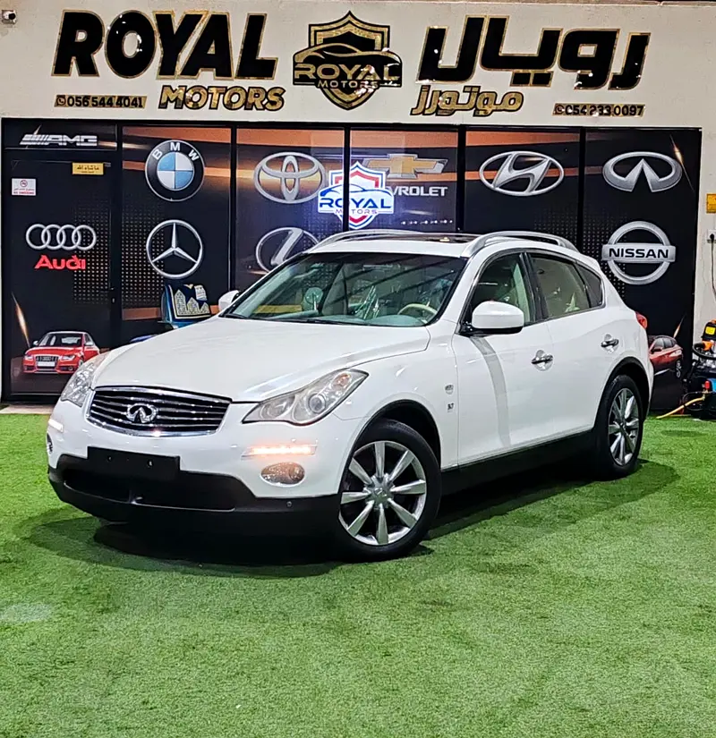 Infiniti QX50 2015 — photo 1 of 20