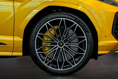 2025 Lamborghini URUS photo 6