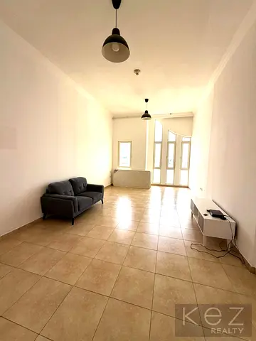 HUGE SIZE l SPACIOUS l STUDIO