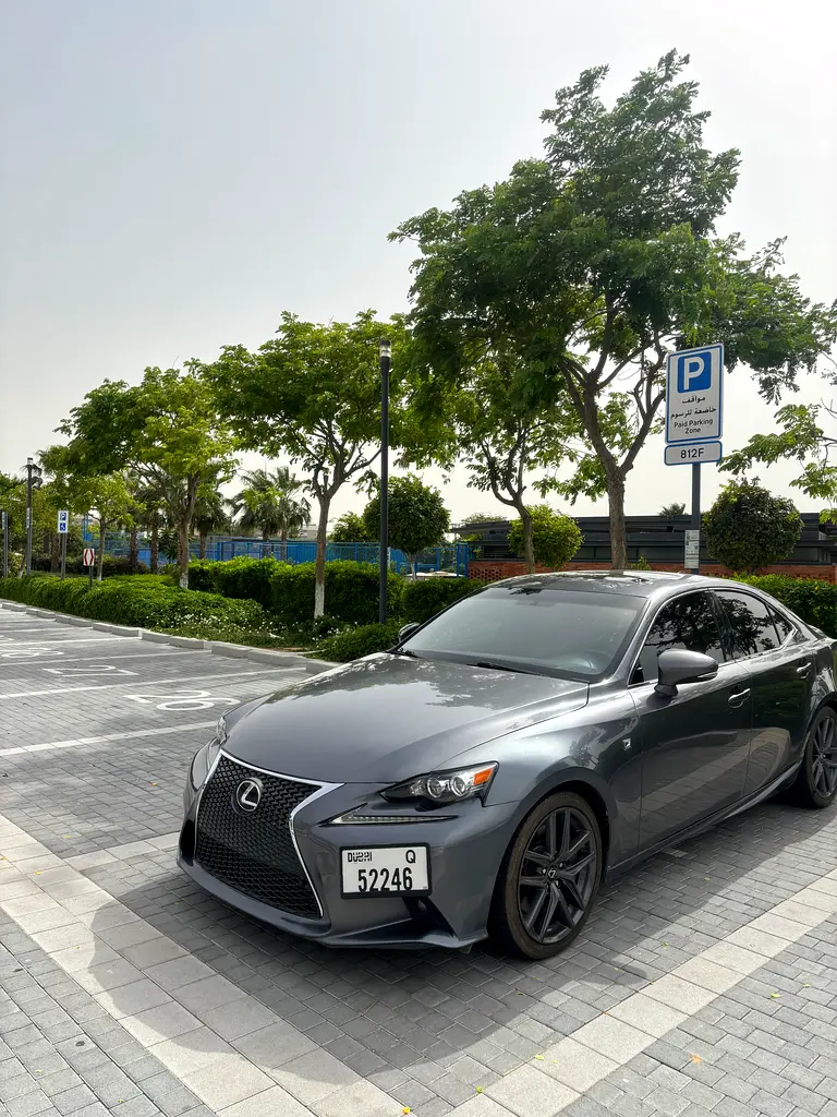Lexus IS-Series 2016 — photo 1 of 11