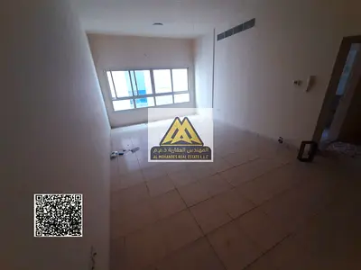 استوديو ليوارة 1 عجمان، مساحة واسعة، بلكونة، مطبخ منفصل، تكييف مركزي. 24,000 درهم سنويًا، 4 دفعات، قرب مركز الشرطة والخدمات.