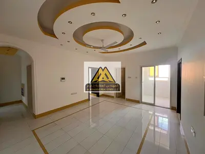مساحات واسعة خزائن بالحائط بلكونة ثلاث حمامات