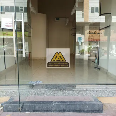 محلين بمساحه كبيره وسعر مغري جدا منطقه خدميه ومناسبه للانشطه التجاريه وعلي شارع رئيسي