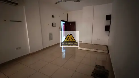 بسعر لقطه استوديو واسع جدا للإيجار السنوي في بناية عائلية بمنطقة الروضة 2