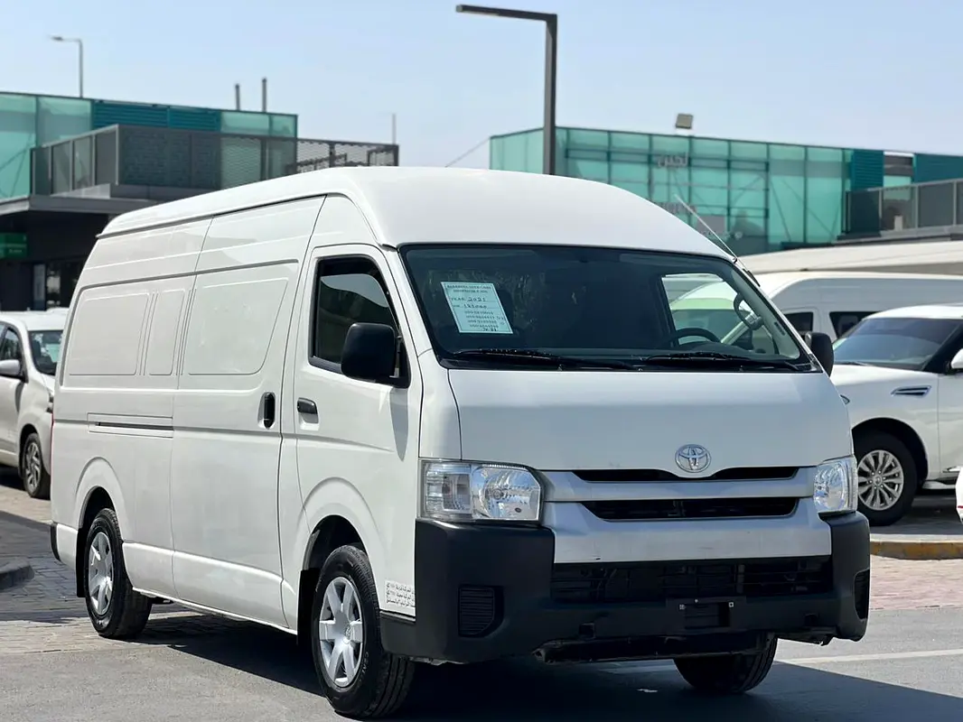 Toyota Hiace 2021 — photo 1 of 10
