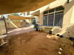 LARGE DETACHED VILLA 4BR+MAIDS SMALL PRIVATE GARDEN SEMI