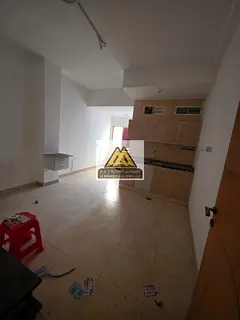 Spacious studio | Prime location on Kuwait Street | Near services | Roadside unit | Great price | Co