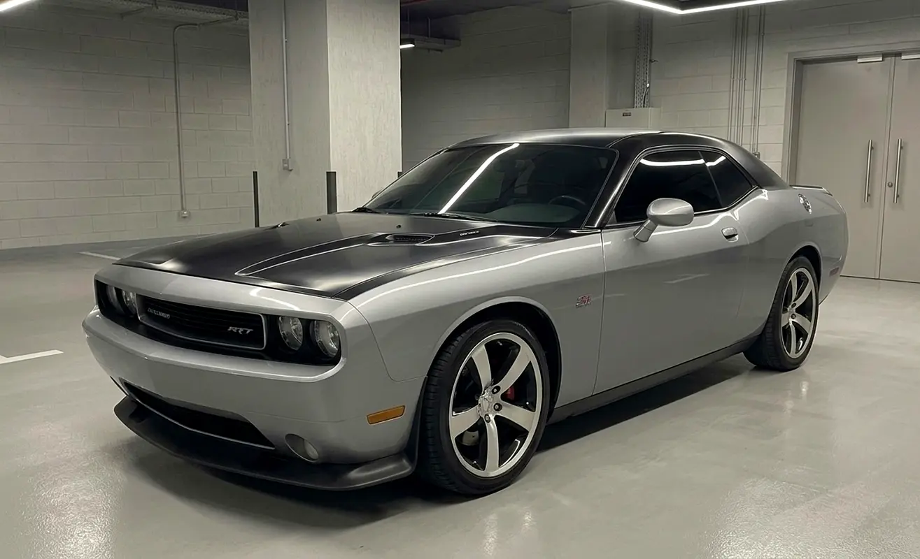 Dodge Challenger 2011 — photo 1 of 6