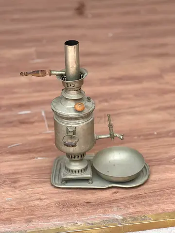سماور قديم يعمل بالفحم
Antique charcoal samovar