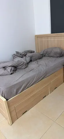 Bed + mattress