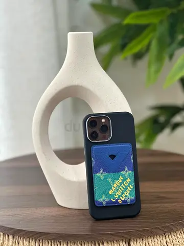 Louis Vuitton magnet card holder