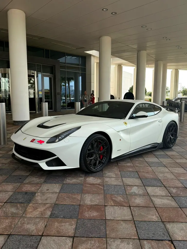 Ferrari F12 Berlinetta 2015 — photo 1 of 18
