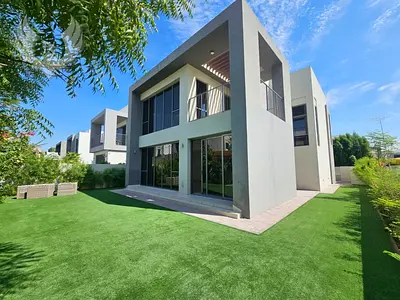 Exclusive | Vacant Corner Unit | Landscaped Garden