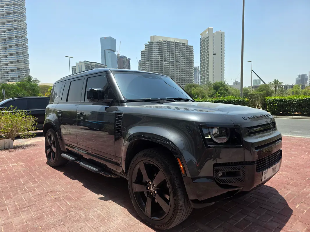 Land Rover Defender 2022 — photo 1 of 13