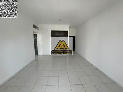 شقة مميزة للإيجار السنوي في منطقة الراشدية 3 بعجمان، موقع استراتيجي على شارع رئيسي مباشرة مقابل أبراج عجمان ون، مناسبة للأفراد أو الأزواج.
