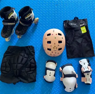 Skates Set with Helmet, Pads  Protective Shorts - Size XS/S