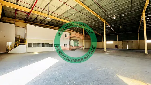 **📍 موقع مميز | 🏗️ مساحة واسعة وعصرية | ⚡ | 🚛 سهولة الوصول إلى الطريق الرئيسي، مستودع بمساحة ١٢٨٠٠ قدم مربع للإيجار في المنطقة الصناعية الإماراتية