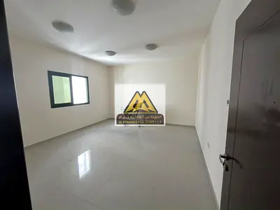 استديو واسع | مطبخ منفصل | تكييف مركزي | بناية على شارع مميز | قريب من المدارس والأسواق | موقع حيوي وسكن مريح