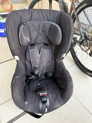 Used black infant car seat - needs cleaning, good for parts
