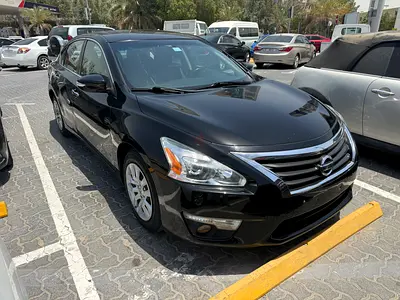 2014 Nissan Altima. Sunroof. Cruise control. 4 cylinder. Leather electric seats. Remote start.