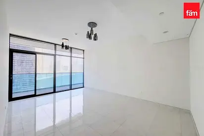 Canal View | Closed Kitchen | Large Layout