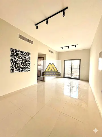 فرصة مميزة للسكن في شقة جديدة كليًا (أول ساكن) بمساحة كبيرة جدًا وتشطيب راقي داخل منطقة النعيمية 1، واحدة من أكثر المناطق حيوية في عجمان،