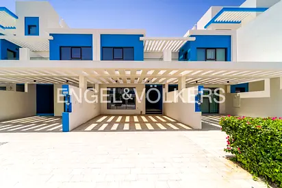 Lagoons Living | Bright Single Row Villa