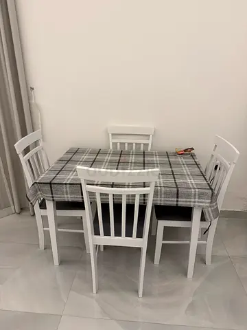 Dining table for sale